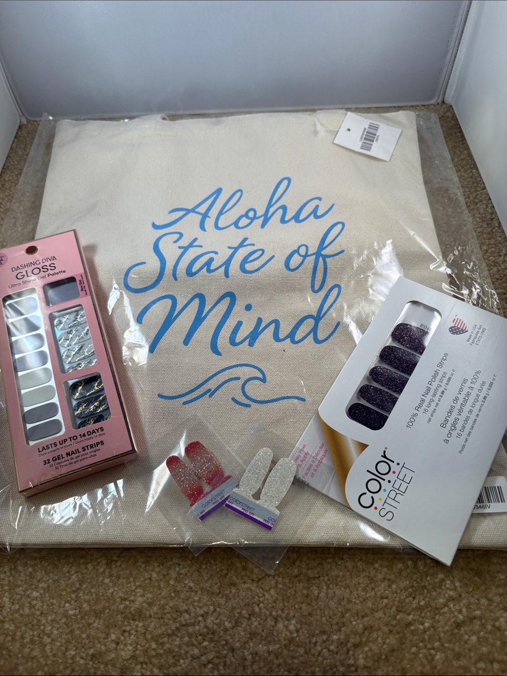 Aloha State of Mind tote plus ColorStreet & Dashing Diva nails
